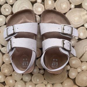 GAP Baby Sandals in Beige with Buckles - Brand New w/o tag never worn